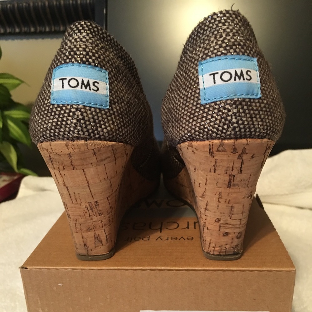Shoes - Picture 3 of 6